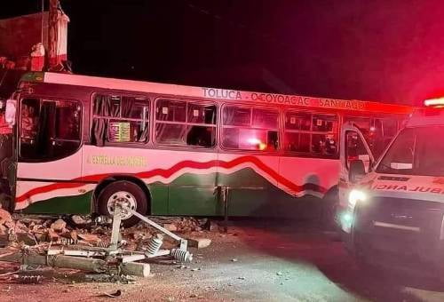 Accidente de autobús de pasajeros en Lerma, deja 40 lesionados